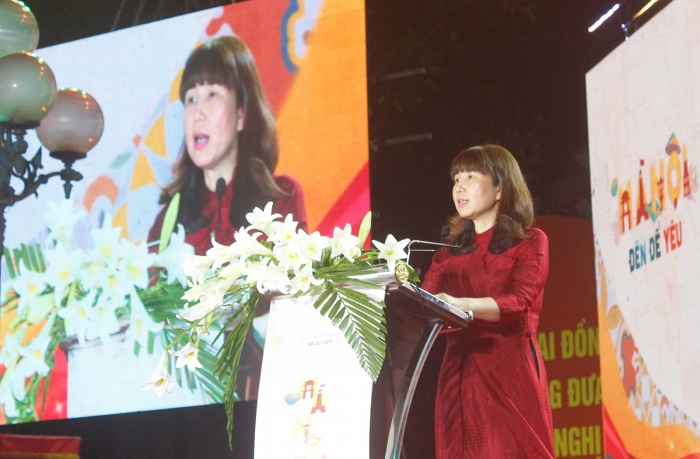 Bà Đặng Hương Giang - Giám đốc Sở Du lịch Hà Nội phát biểu tại lễ phát động cuộc thi Thiết kế sản phẩm quà tặng Du lịch Hà Nội năm 2022 và Ảnh đẹp Du lịch Hà Nội năm 2022